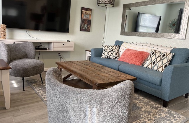 Pet-friendly retreat with hot tub, perfect for families and USSSA visitors.