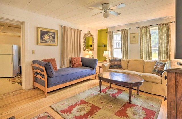 Pet-Friendly Roxbury Farmhouse on 350 Acres!