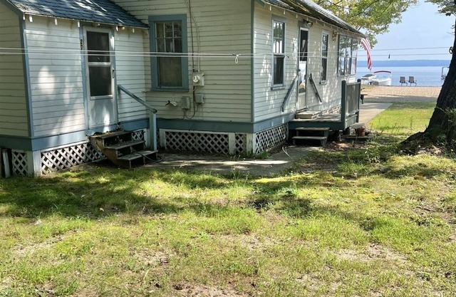 Pet friendly - SEBAGO LAKE BEACHFRONT.