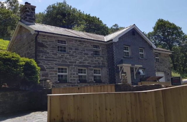 Pet-Friendly Snowdonia Cottage Cozy Self-Catering Retreat in North Wales
