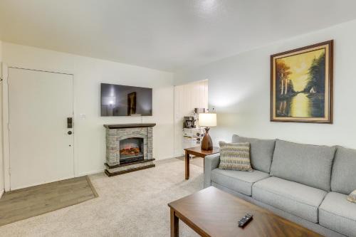Pet-Friendly South Lake Tahoe Home 2 Mi to Lake