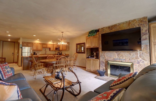 Pet Friendly, Spacious, Mountain Views SB102