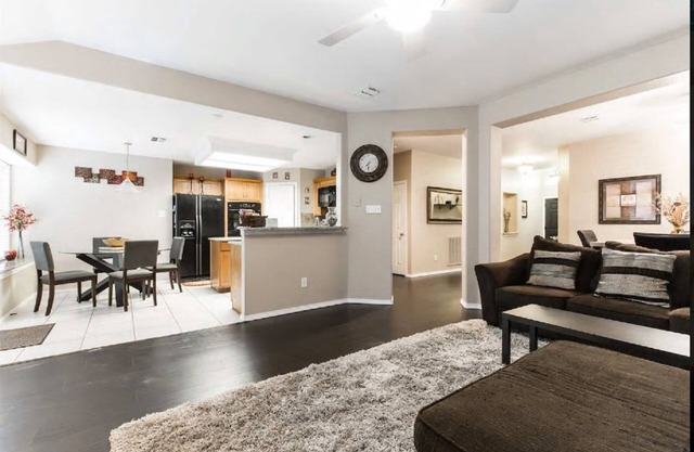 Pet Friendly Spacious 3BR Home with King Bed