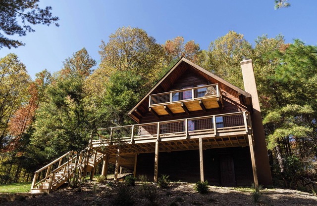 PET-FRIENDLY Stay Near Old Rag + White Oak Canyon - Cozy Log Cabin