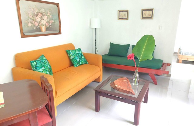 Pet Friendly Studio Next to the River, Mountain View, Wifi, Equipped Kitchen