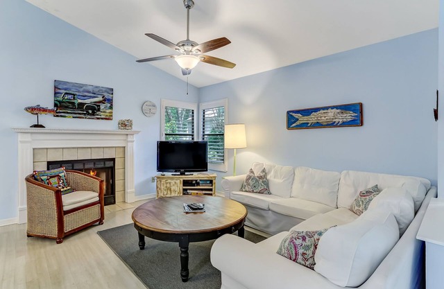Pet Friendly | Summer Beach Home | Screened Porch | Quick Walk to the Beach