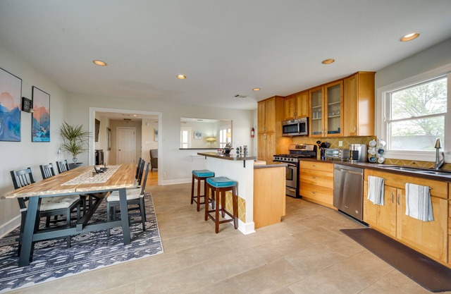 Pet-Friendly Texas Retreat w/Deck & Gas Grill!