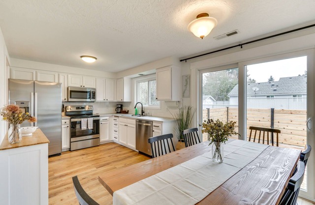 Pet-Friendly Vancouver Retreat w/Home Gym & Grill