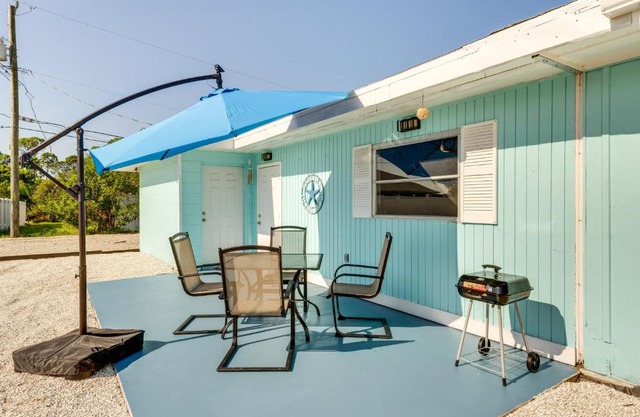 Pet-Friendly Venice Vacation Rental, 3 Mi to Beach