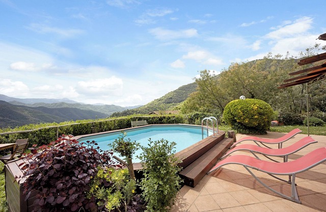 Pet-Friendly "Villa La Casa di Giacomo" with Private Pool, Garden & Wi-Fi