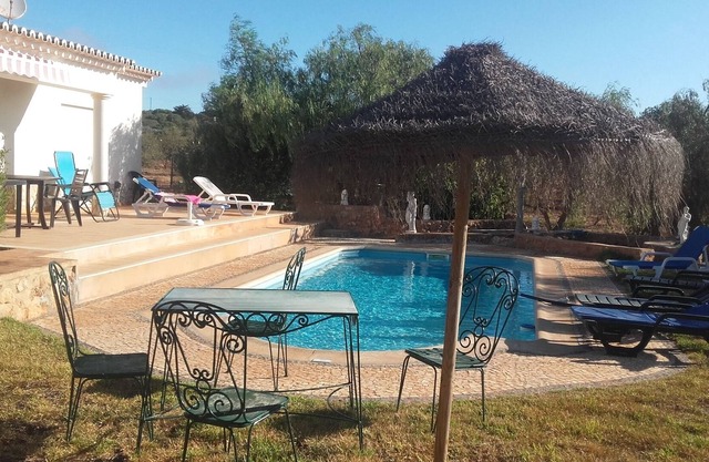 Pet-friendly Villa Vivenda Familia Jacinto with Mountain View, Pool, Garden, Terrace, BBQ & Wi-Fi