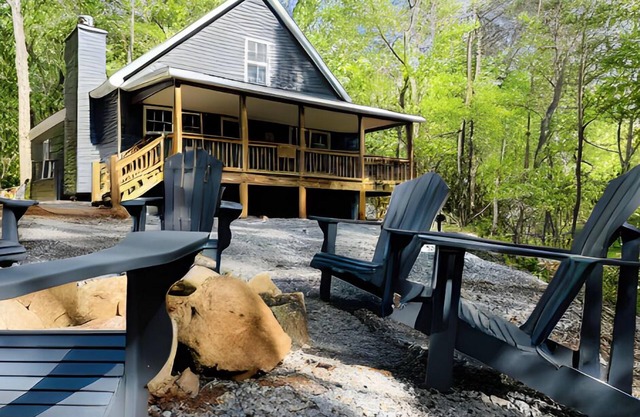 Pet Friendly with Views, Firepit & Foosball Table! NFL Sunday Ticket & Redzone!