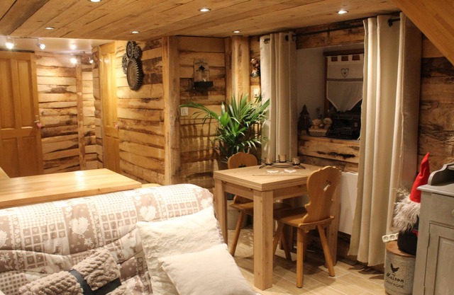 Petit Chalet Atypique Idéal Pour Couple ou Avec un Enfant, Tout Confort