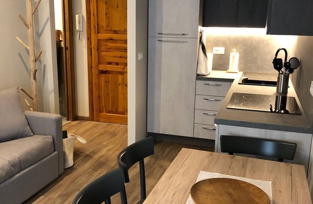 PETITE MAISON: 50 steps from the cable car !