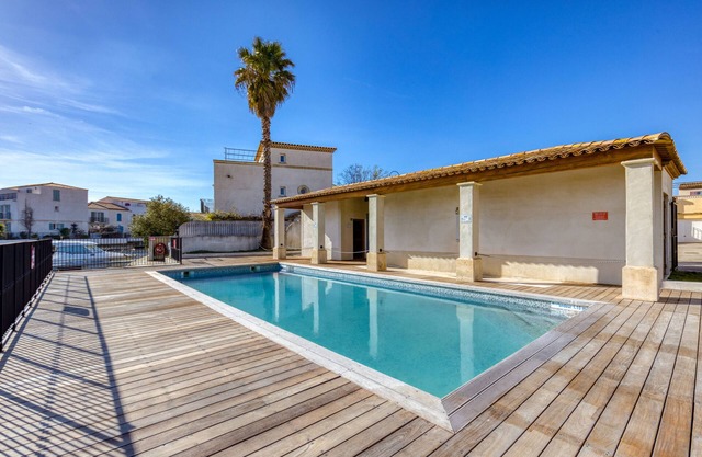 'Petite Maison Aigues Mortes' with Sea View, Shared Pool and Wi-Fi