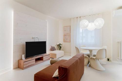 Petite Suite Vittoria - Brescia City - by Host4U