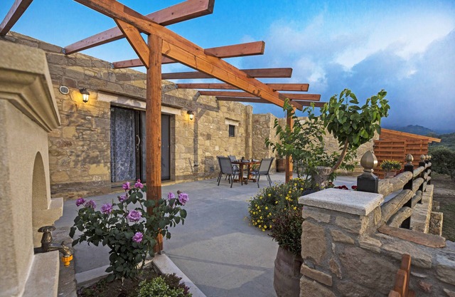 Petrakis Cretan Homes "PLATANI"