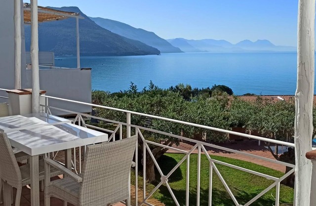 Petrasia Sea view flat located in the Ruve Bianche Residence with swimming pool and private beach