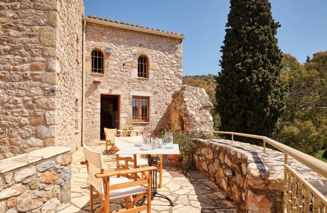 Petreas Castle - Feel the historical atmosphere
