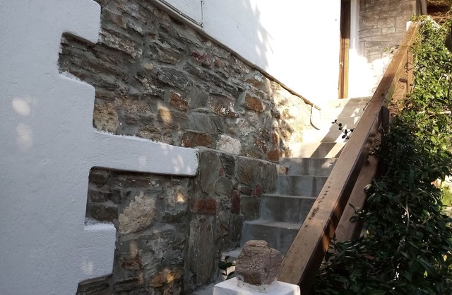 Petrino 1880 (stone house)