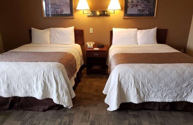 Pets are Welcome! w/FREE Breakfast & Parking, Close to Peels Slough!