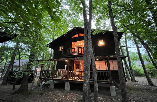Pets, BBQ, bonfires OK! Spacious Kita-Karuizawa Rental Villa with Fireplace 'Musasabi House