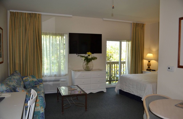 PETS Welcome for small extra fee.Walking distance to Beaufort Waterfront