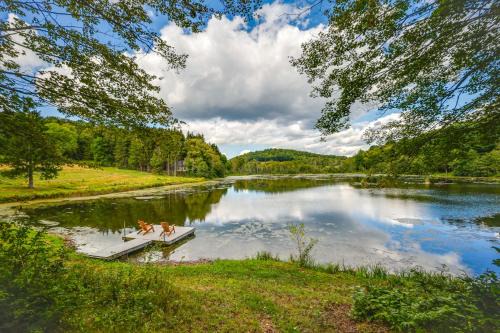Petting Zoo Barn and Pond Access New Albany Retreat