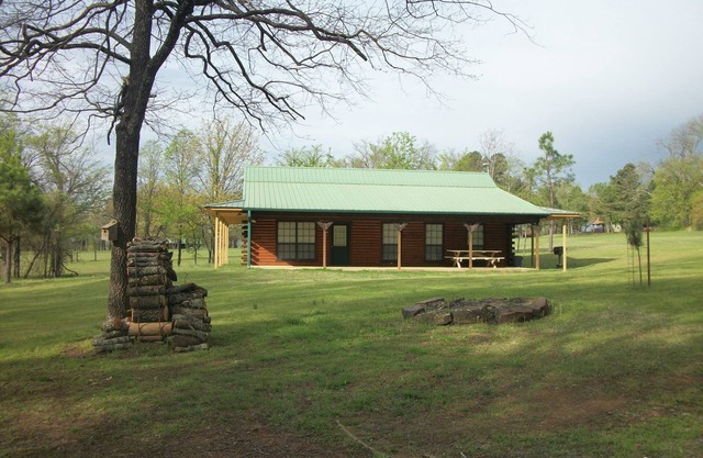 Pettit Mt. Ranch Log Cabin on Gated 36 acres near Pettit Bay and Tenkiller Lake
