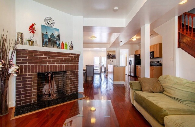 Petworth Retreat: 5BR, 3.5BA Home. Your Vacation or Staycation or Business Trip!