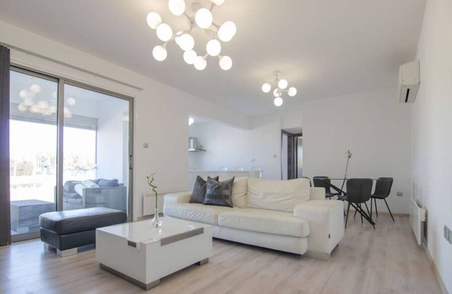 Phaedrus Living: City Flat Rafaella 6