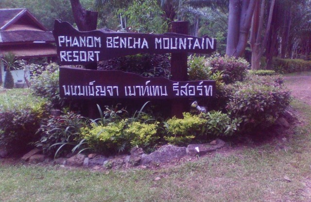 Phanom Bencha Mountain Resort