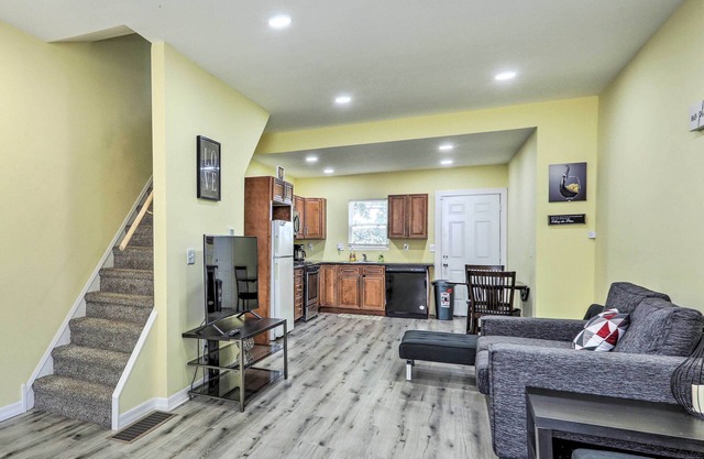 Philly Townhome w/Gas Grill ~ 5 Mi to Dtwn!