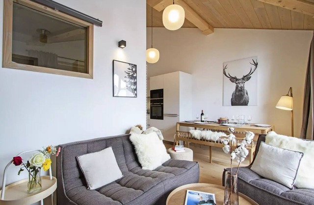 PHOB44 Atypical apartment with exposed beams at the foot of the slopes