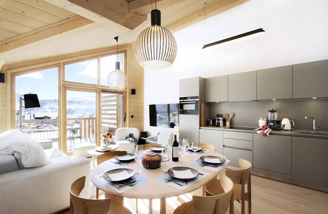 PHOB45 Cosy apartment with exposed beams on top floor