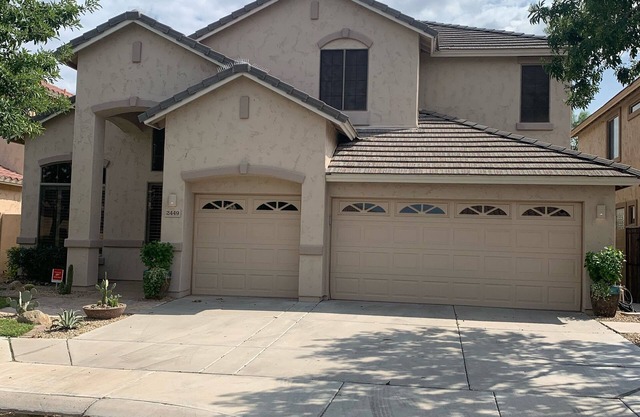 Phoenix 4 Bedroom Villa on Golf Course Sleeps 8-10, Private Heated Pool, Hot Tub