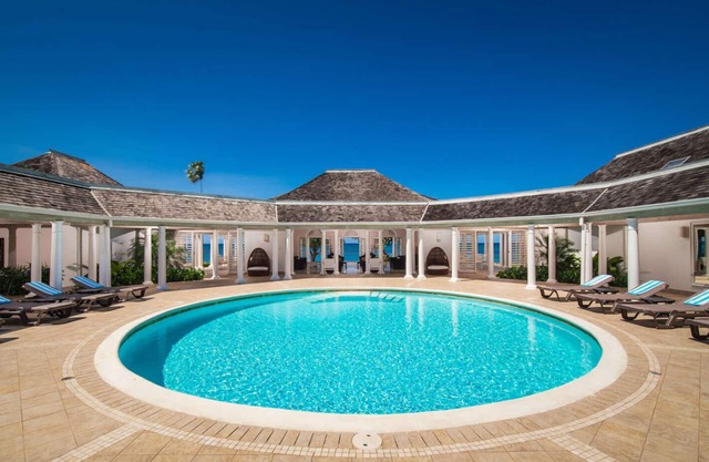 Phoenix (6/7 Rooms) Luxury villa
