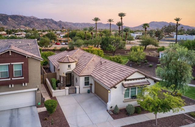 Phoenix Home: EV Charger & Pool Access!