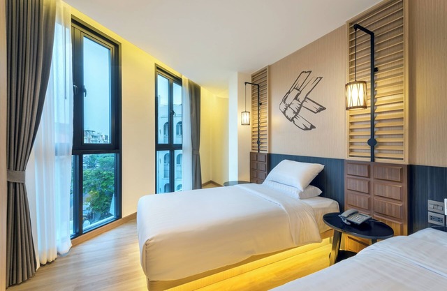 Phra Nakhon Poshtel