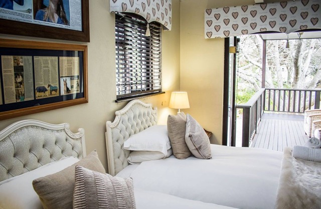 Phumula Country Manor is a country style retreat with a colonial setting .