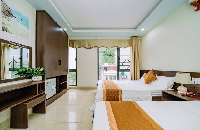 Phuong Dong Hotel