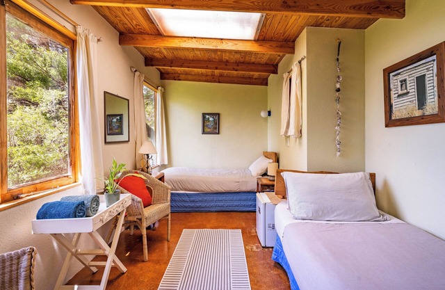 Pi Honi Cabin - Ao Marama Retreat - Stunning Bush setting and Ocean Views