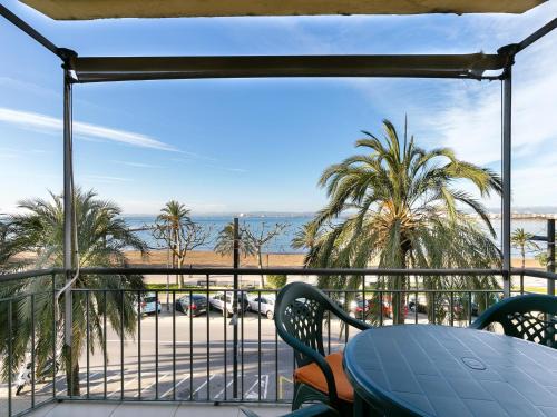 PI I SUNYER 2-B -Apartamento amplio y luminoso en el centro de Roses, delante del mar, con vistas al mar. - ES-228-118