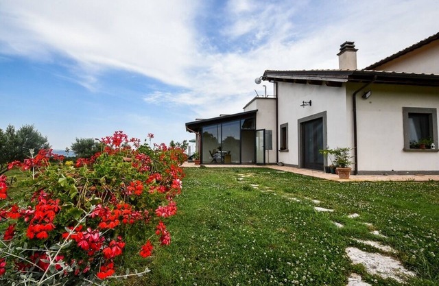 Pian del Grano organic farm one step away from Tuscany and Umbria