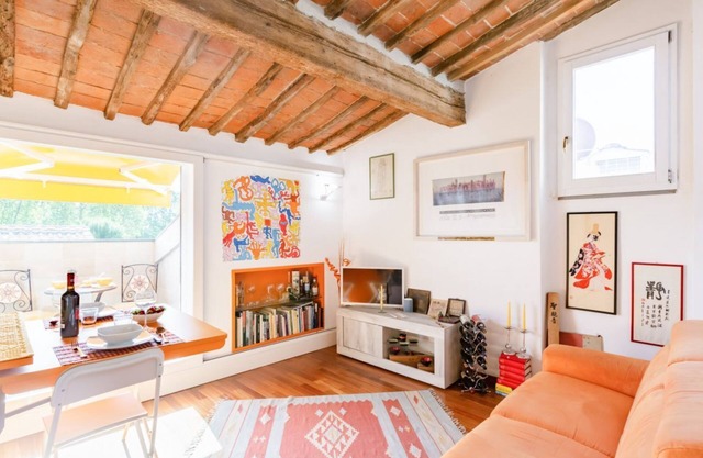 Piazza dei Cavalieri Orange Attic Apartment