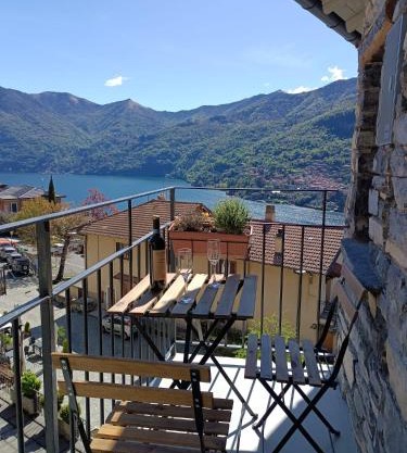 Piazzetta House Stunning Lake View Welcome Cocktail at Il Baretto