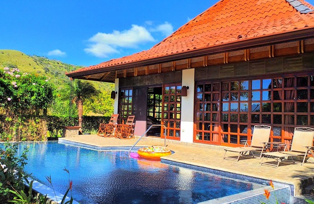 Pica Flora Balinese style Chalet Atenas Costa Rica