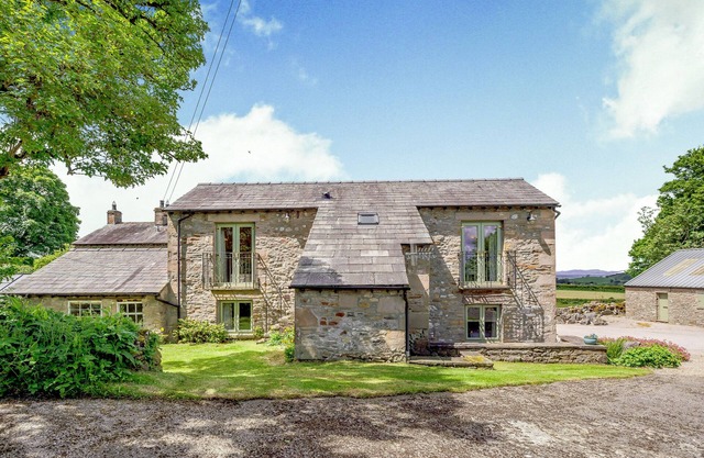PICKLE BARN, family friendly, with a garden in Kirkby Lonsdale