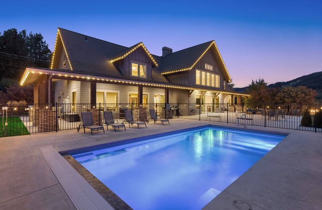Pickleball and Private Swimming Pool - Heated Year-Round!