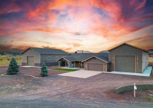 Pickleball at 7000ft Private home with Court